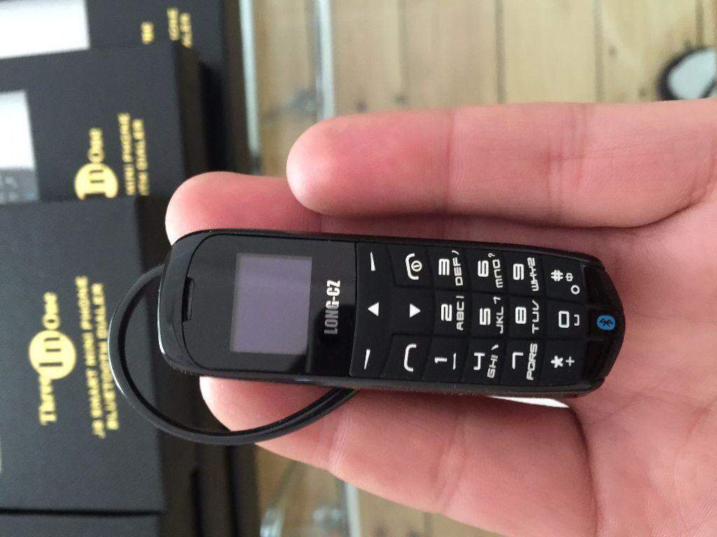 दुनिया के इस सबसे छोटे फोन की कीमत जानकर हैरान रह जाओगे आप