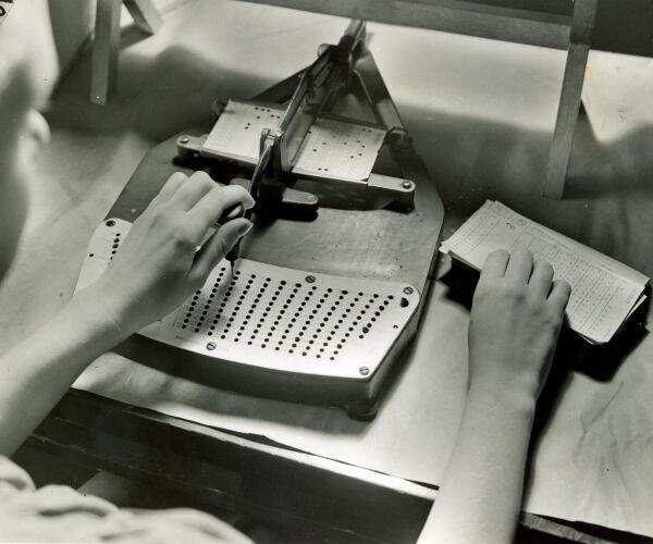 कागज में छेद करने वाली पंचिंग मशीन के बारे में जानिए कुछ अहम तथ्य