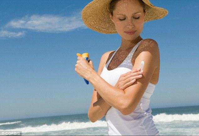 गर्मियों में टेनिंग से बचने के लिए क्या आप भी सनस्क्रीन लगाते हैं, तो एक बार इसे जरूर पढ़िए