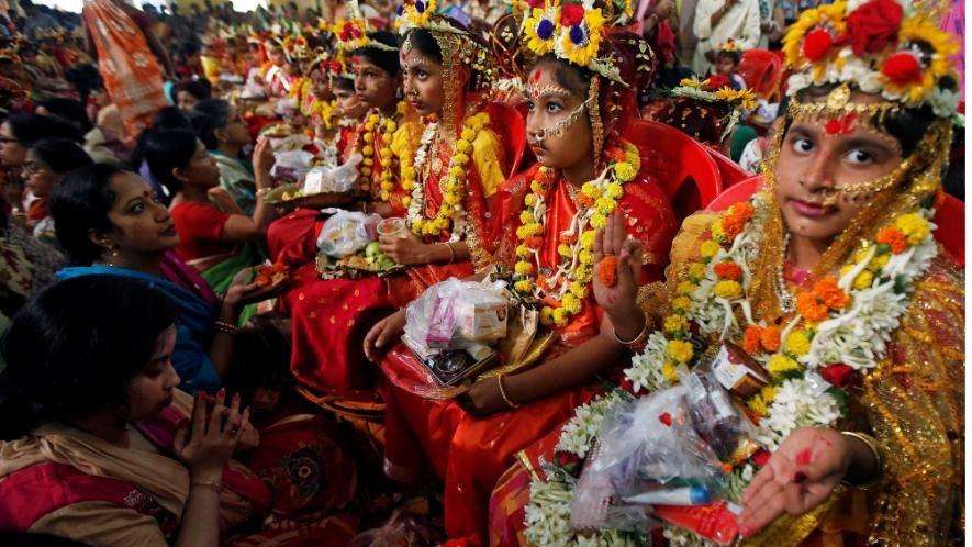 नवरात्रि में नौ कन्याओं के साथ एक लड़के को क्यों पूजा जाता है, जानिए
