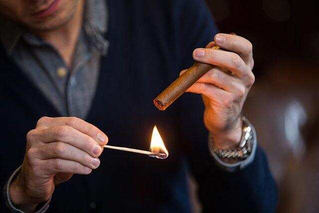 क्या आप Cigar पीते हैं या पीने की सोच रहे हैं..  तो ये सच जरूर जान लें…