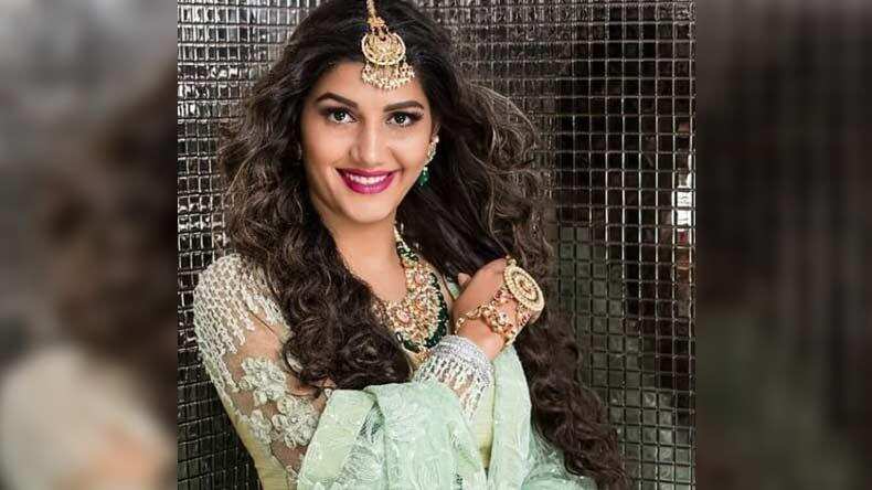 हरियाणवी छोरी में दिखा देश प्रेम 