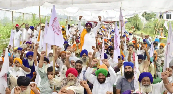 Farm bill 2020 Protest: पंजाब में किसानों ने शुरू किया रेल रोको आंदोलन, कई ट्रेनें रद्द