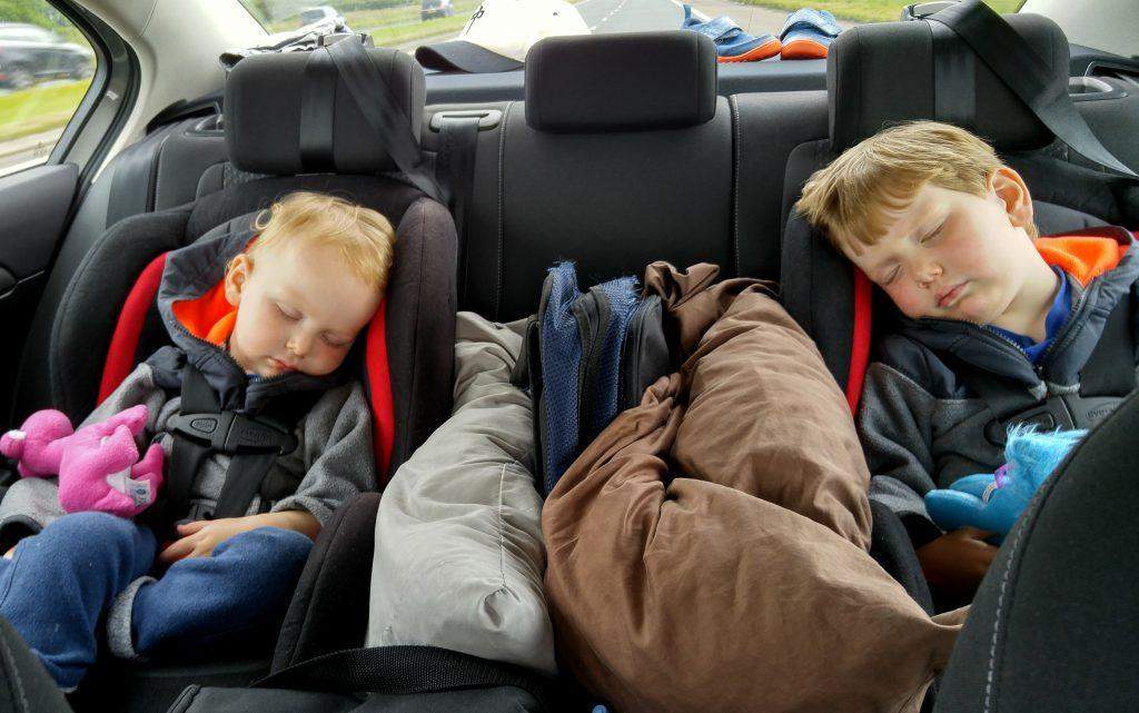 U.S New Law : अमेरिका में अब कारों की पीछे की सीट पर ही बेठेंगे बच्चें ?