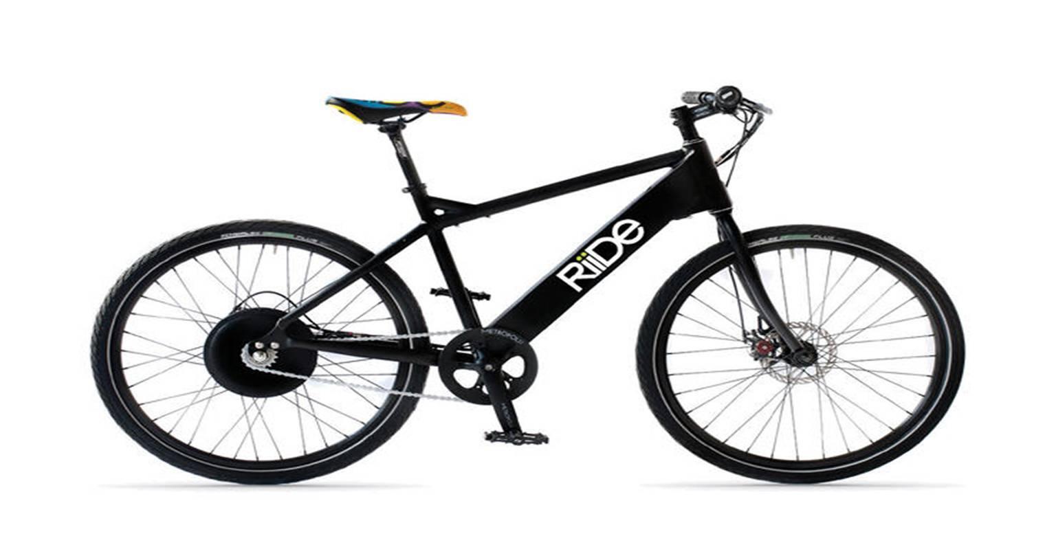 ये क्या पैसे के लिये कुछ भी करेगा , हज़ारों करोड़ का मालिक सड़कों पर साईकिल बेचने पर उतर आया