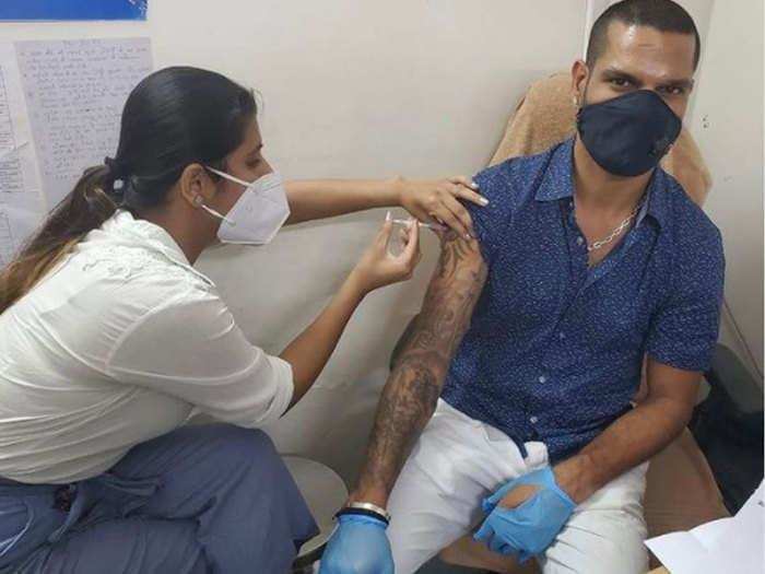 Shikhar Dhawan ने  लगवाई कोरोना वैक्सीन, तस्वीर शेयर कर लिखा खास संदेश