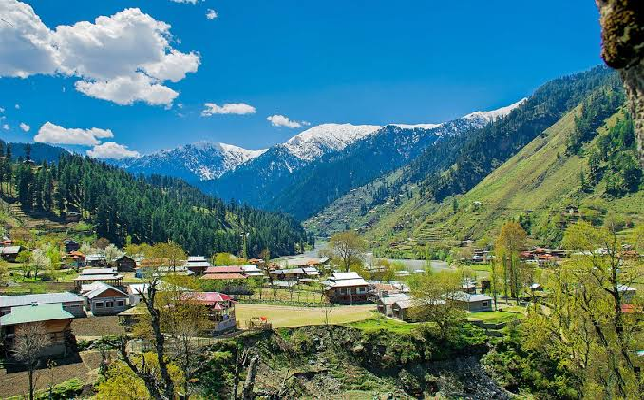 Center Notifies land law: केंद्र सरकार का बड़ा फैसला, अब जम्मू कश्मीर में कोई भी खरीद सकेगा जमीन