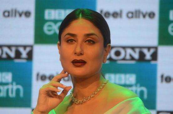 पिंक शेड्स की लिपस्टिक में नजर आईं Kareena Kapoor