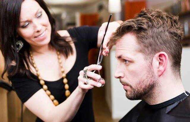 यहां बाल कटवाने के लगते हैं 4000 रुपए