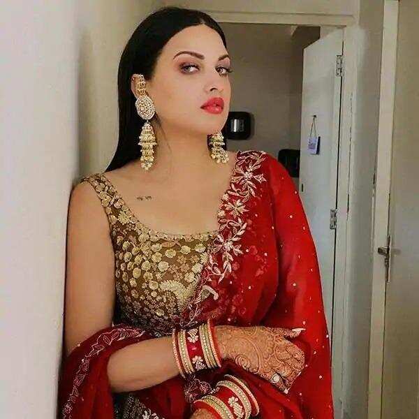 Karwa Chauth 2020: TV की इन अभिनेत्रियों ने इस अंदाज में अपने पतियों के साथ मनाया करवा चौथ का त्योहार, देखें तस्वीरें