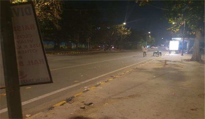 Delhi Night Curfew : 8 बजे से ही बंद होने लगीं दुकानें, स्टाफ की नौकरी पर भी खतरा