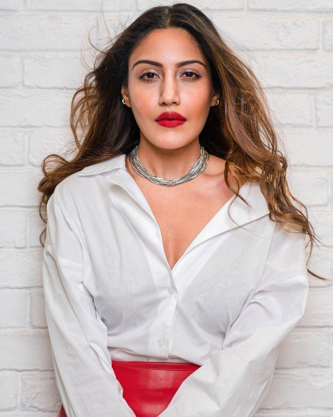 SURBHI CHANDNA के इस जबरदस्त फोटशूट ने सोशल मीडिया पर मचाया हंगामा