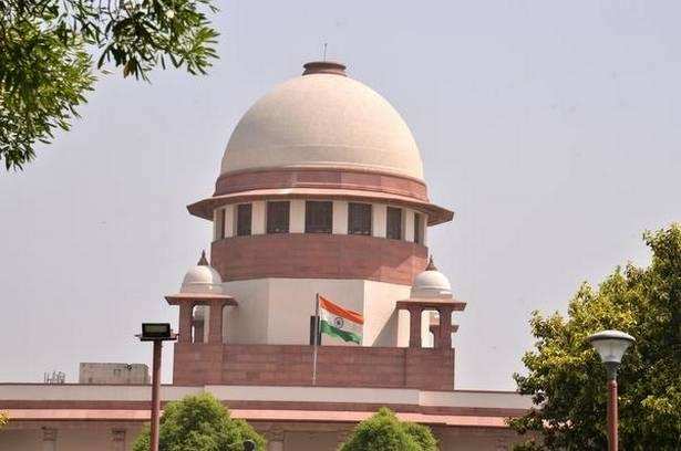 Hathras Gangrape Case: सुप्रीम कोर्ट आज तय करेगा कि CBI जांच की निगरानी SC करेगा या हाईकोर्ट….