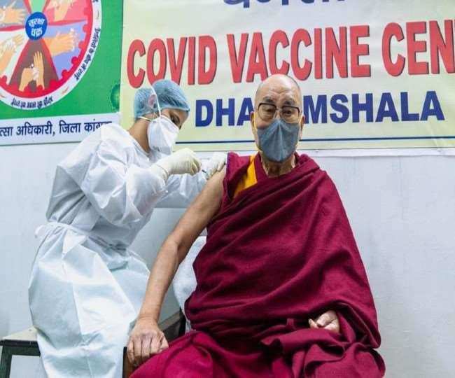 Breaking News : तिब्बती धर्मगुरु Dalai Lama ने लगवाई कोविड की पहली वैक्सीन