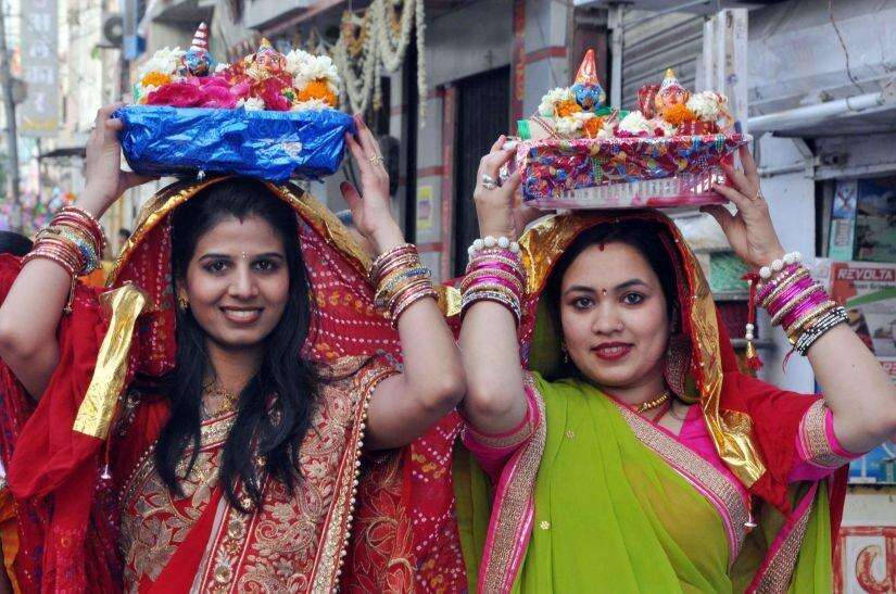 Gangaur puja 2021: गणगौर पूजा आज, शादीशुदा महिलाएं क्यों पति से छिपकर रखती है यह व्रत