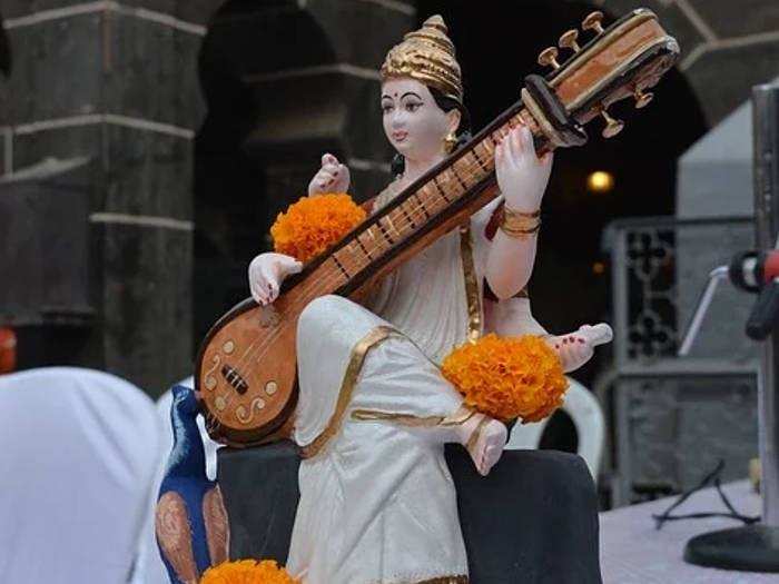 Basant Panchami 2021 बस त प चम प ज म म सरस वत क अर प त कर य च ज जर र प र