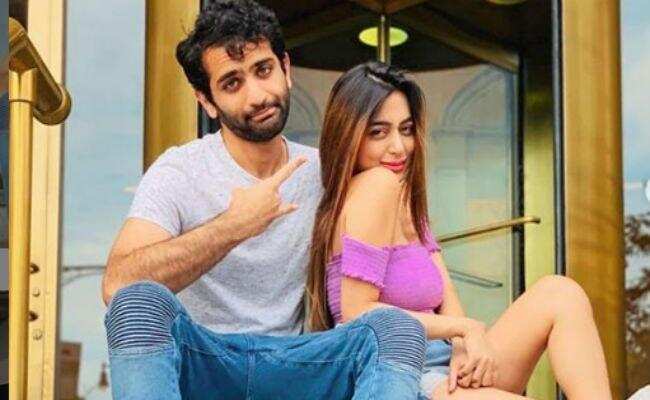 इस लड़की को डेट कर रहे अर्चना पूरन सिंह के बेटे आयुष्मान सेठी 