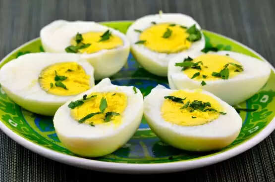 Egg Benefits: आमलेट नहीं, उबले अंडे खाने से मिलेंगे ये फायदे