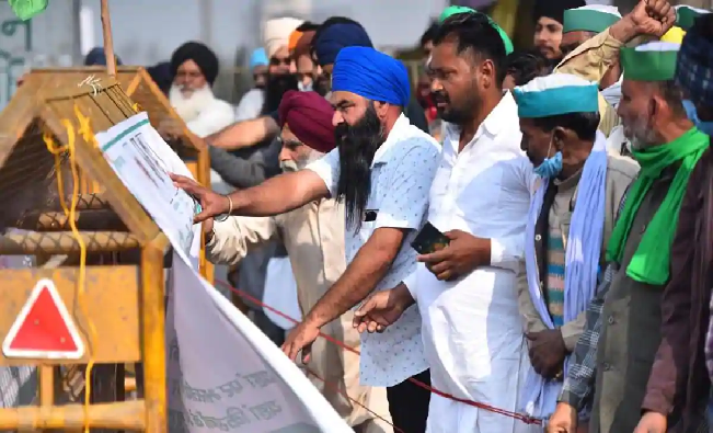Farmers Protest: कानूनों को रद्द करने की मांग, अब नेताओं के घरों को घेरने तैयारी…