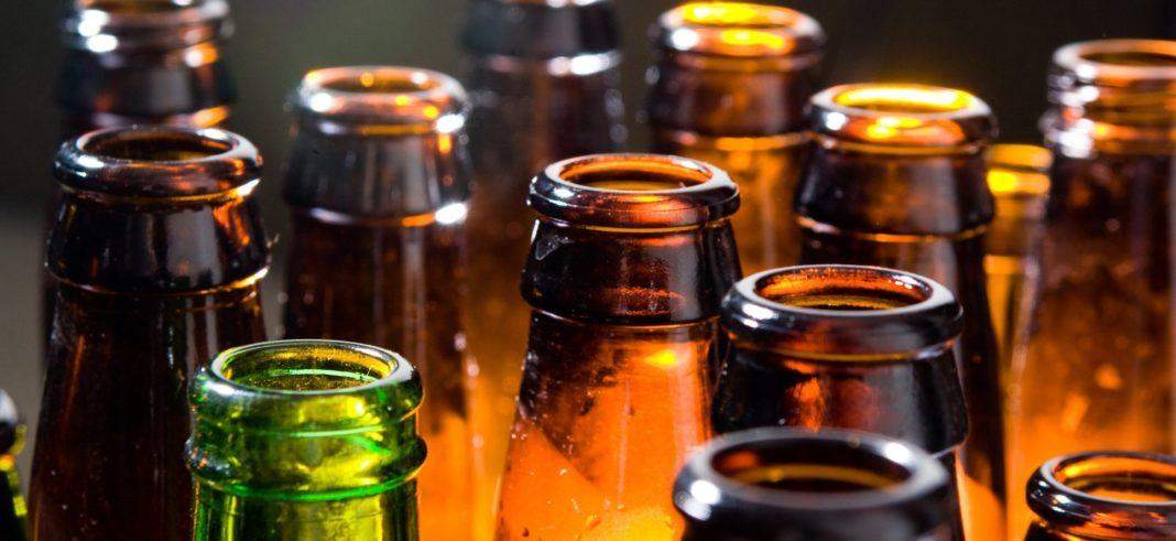 आखिर क्यों होती है बियर की बोतलें हरे और भूरे रंग की