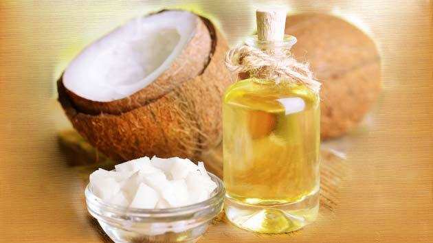 अगर आप सर्दियों के दिनों में अपनी त्वचा में नमी बरकरार रखना चाहते हैं, तो आपको नारियल के तेल का इस्तेमाल करना चाहिए