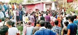 दरभंगा : बिहारदरभंगा में महज अफवाह पर मंदिर के पुजारी की जमकर पिटाई , बचाने पहुंची पुलिस टीम पर ग्रामीणों ने किया पथराव