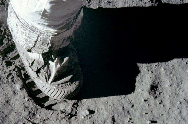 अंतरिक्ष यात्रियों के लिए बनाये गये ये खास किस्म के जूतें, जानियें इनकी खासियत