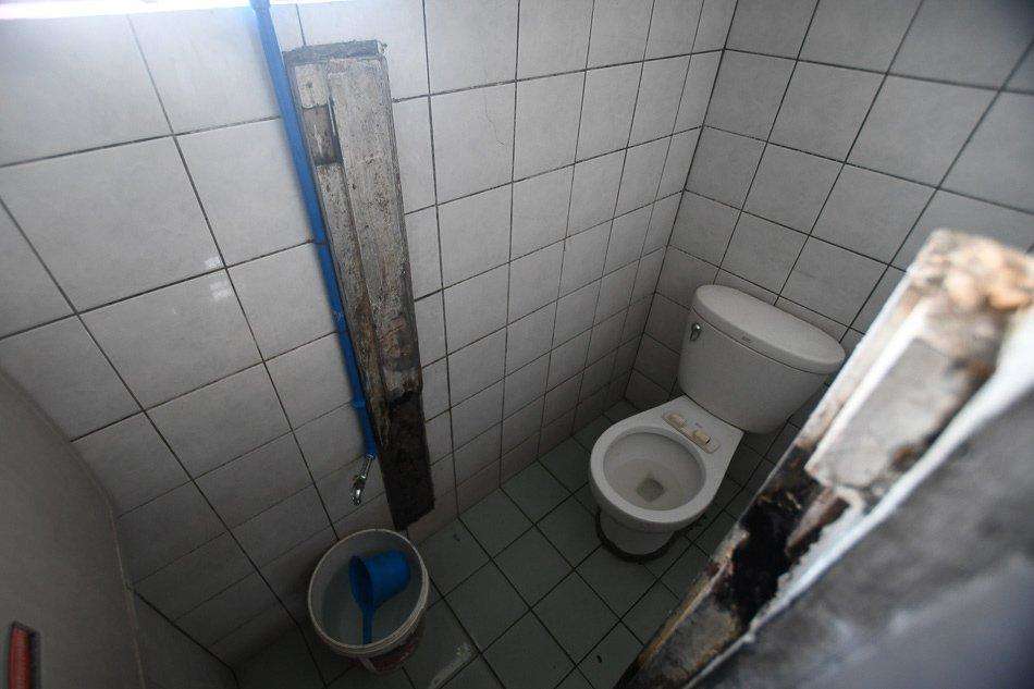  वास्तु के अनुसार अपने बाथरूम में गलती से भी न करें ये काम