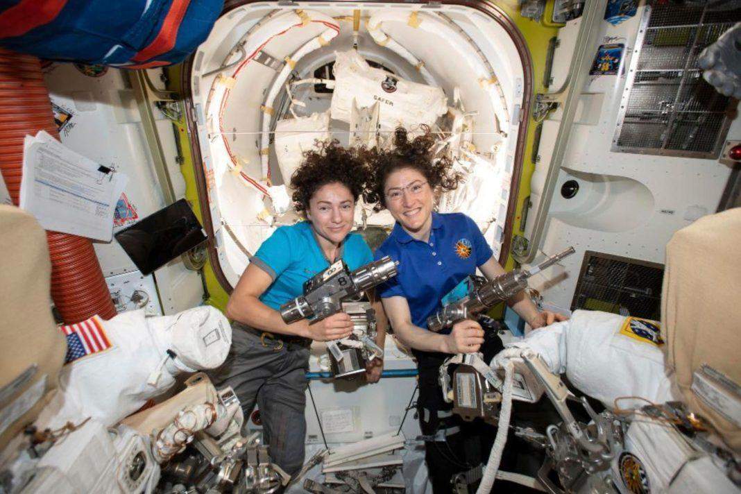 महिला स्पेसवॉकर्स चंद्रमा पर उतरने की उम्मीद करती हैं