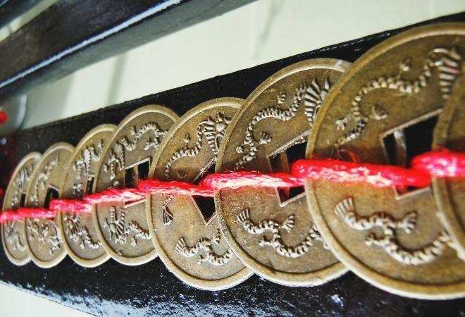 फेंगशुई टिप्स: बेरोजगारी से निजात दिलाएंगे फेंगशुई के ये तीन सिक्के, बस ऐसे करें इस्तेमाल