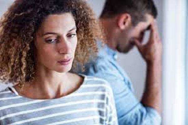 बेडरूम डेकोरेशन की ये भूल बन सकती है पति पत्नी के बीच तनाव का कारण