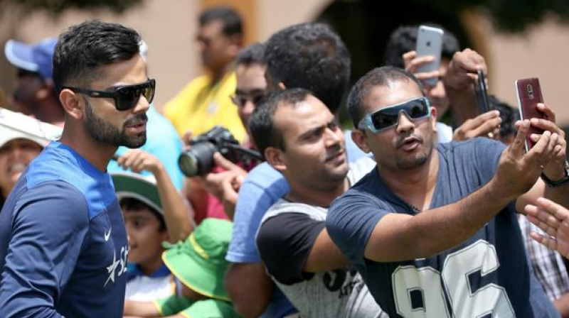 भारतीय कप्तान विराट कोहली ने इस तरह से मनाया बाल दिवस,देखिए तस्वीरें…