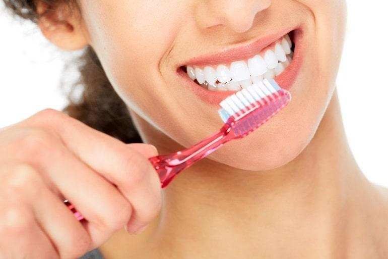 ध्यान रखें कि दांतों को नुकसान दांतों को ब्रश करने के बाद होता है