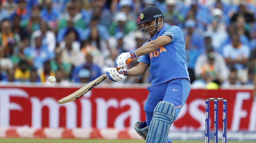 WC 2019: सेमीफाइनल में टीम इंडिया को संकट से नहीं बचा पाए धोनी