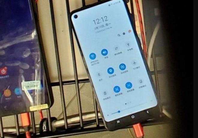 Samaung Galaxy A60 स्मार्टफोन को लाँच कर दिया गया है, जानिये