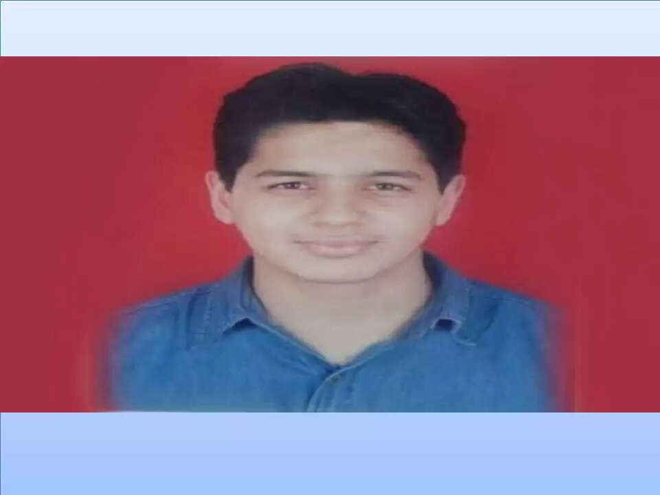 यहाँ पर देख लीजिए सिद्धार्थ मल्होत्रा की बचपन की ये तस्वीरें जिनको देखकर आप भी विश्वास नहीं कर पाएंगे