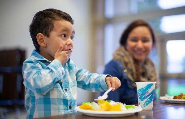 बच्चों को समझाएं, हैपी और हेल्थी खाने का फर्क