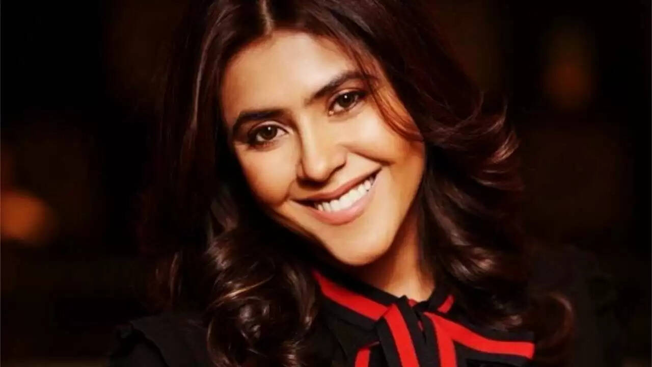 सोशल मीडिया पर भंयकर ट्रोल हो रही एकता कपूर, #ShameOnEktaKapoor हैश टैग ट्रेंड में