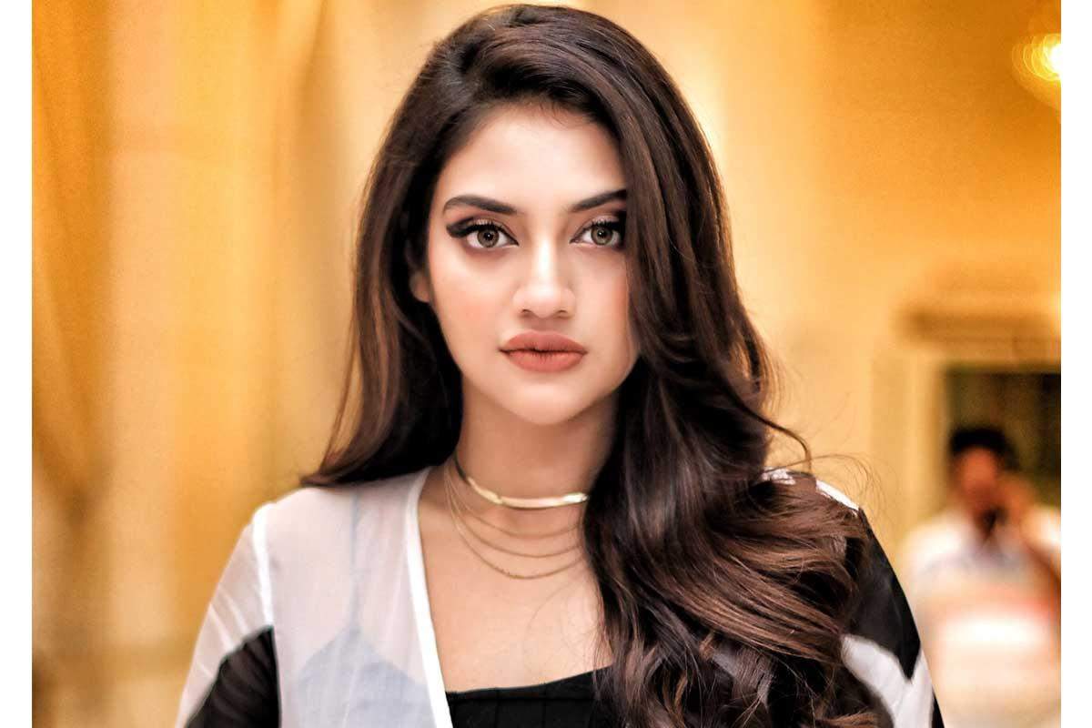 Nusrat Jahan is winning millions of hearts by distributing face masks to all the vendors in the market