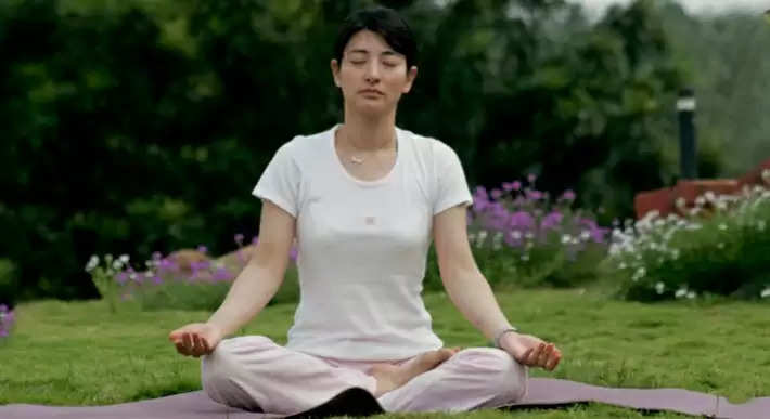 Yoga Tips: जानिए योग मुद्रा आसन करने की विधि और इसके फायदे