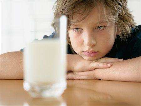 क्या दूध पीने के बाद बिगने वाली बच्चों की तबीयत क पीछे की असल वजह 