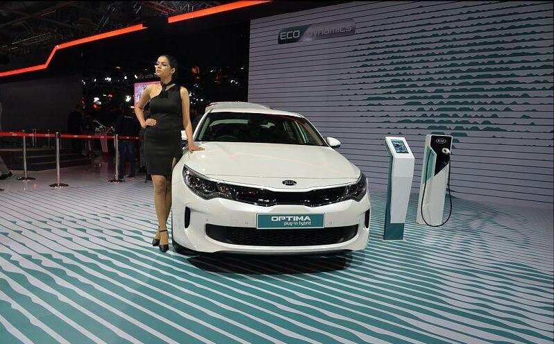 किआ ऑप्टिमा कार मॉडल को ऑटो एक्सपो में प्रदर्शित किया गया