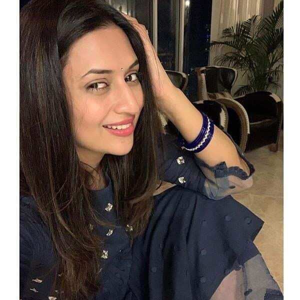 Karwa Chauth 2020: TV की इन अभिनेत्रियों ने इस अंदाज में अपने पतियों के साथ मनाया करवा चौथ का त्योहार, देखें तस्वीरें