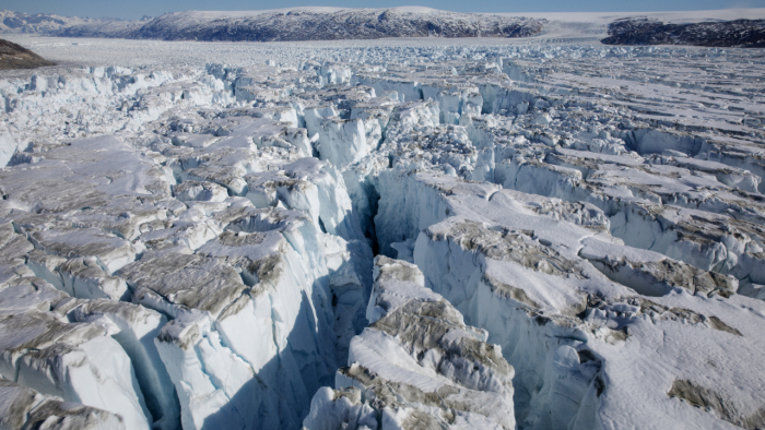 वैज्ञानिकों ने कहा कि ग्रीनलैंड की बर्फ की चादर अपरिवर्तनीय पिघलने का सामना करती है,जानें