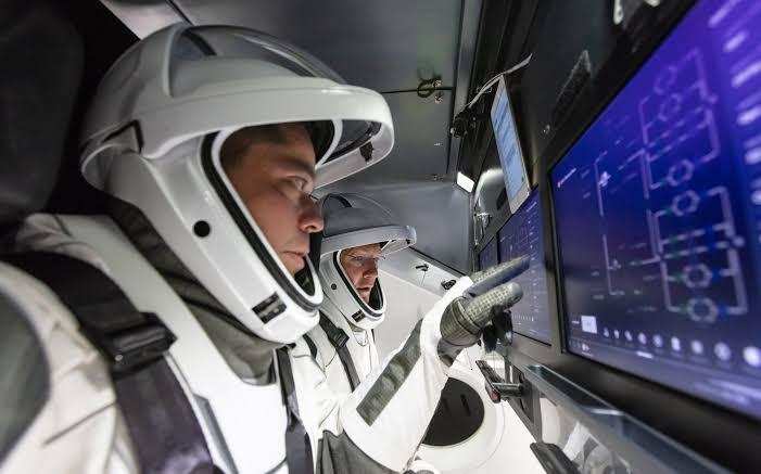 अमेरिका ने किया अंतरिक्ष यात्रियों को बचाने वाले कैप्सूल का परीक्षण