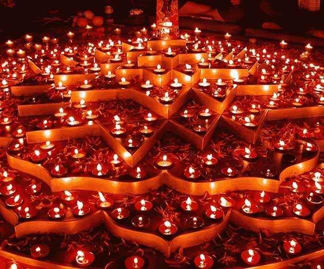 Diwali puja mantra: लक्ष्मी पूजन का महापर्व दिवाली आज, जानिए पूजा मंत्र