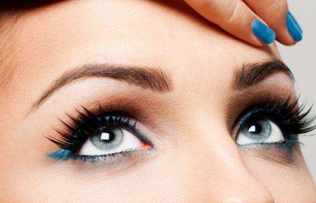 आपकी भी आंख फड़कती है? जानिए आंख फड़कने के 5 बड़े कारण