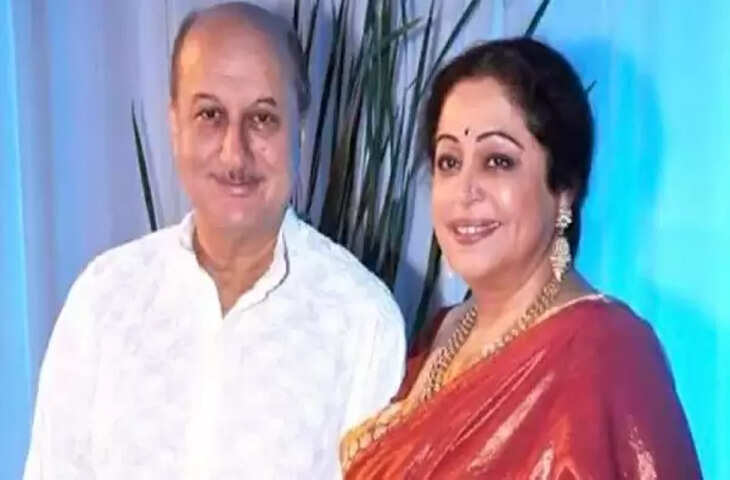 Anupam Kher ने पूरे परिवार के साथ ली कोरोना वैक्सीन की दूसरी डोज, देखें तस्वीर