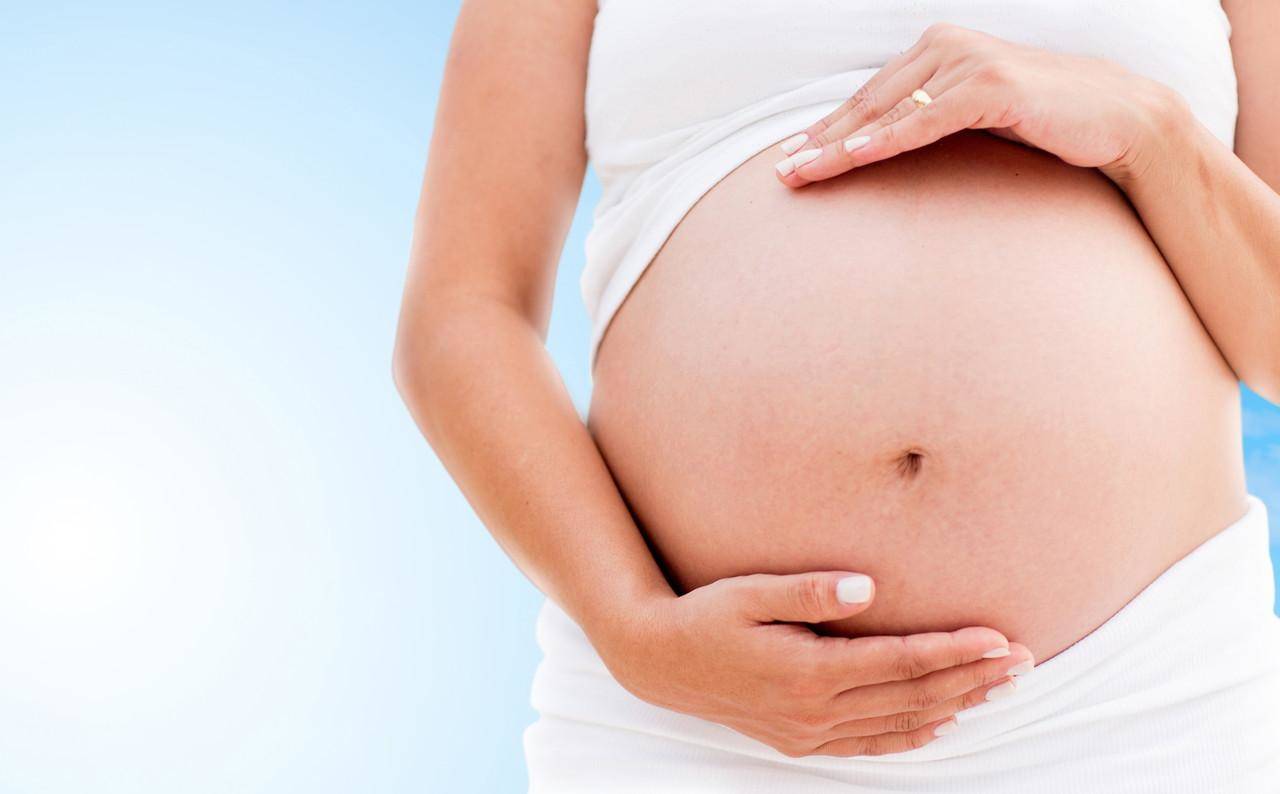 गर्भवती हो तो बिलकुल ना खाएं ये चीजें, हो सकता है गर्भपात का खतरा