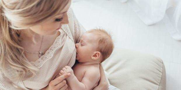 नवजात शिशु की करें खास देखभाल, अधिक स्तनपान से शिशु में होती यह समस्याएं